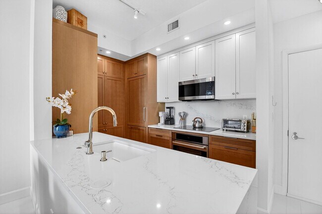 Building Photo - 550 Okeechobee Blvd