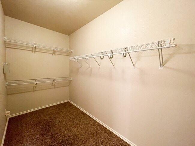 Building Photo - 2605 Tumbling River Dr