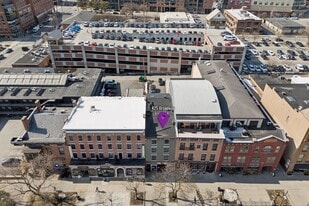 Building Photo - 425 Broadway