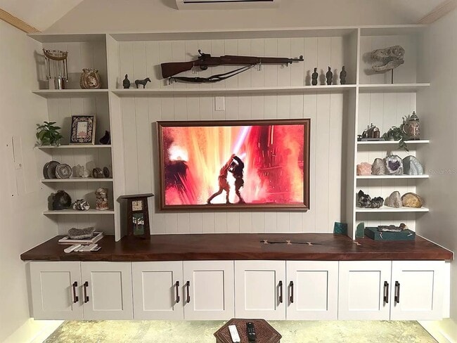 Building Photo - 2500 Burlington Ave N