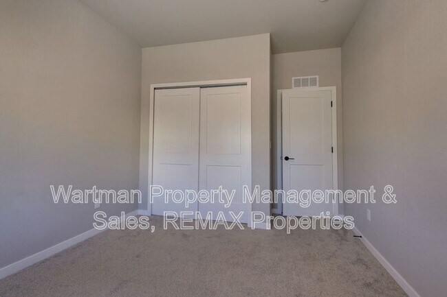 Building Photo - 462 Blanket Flower St