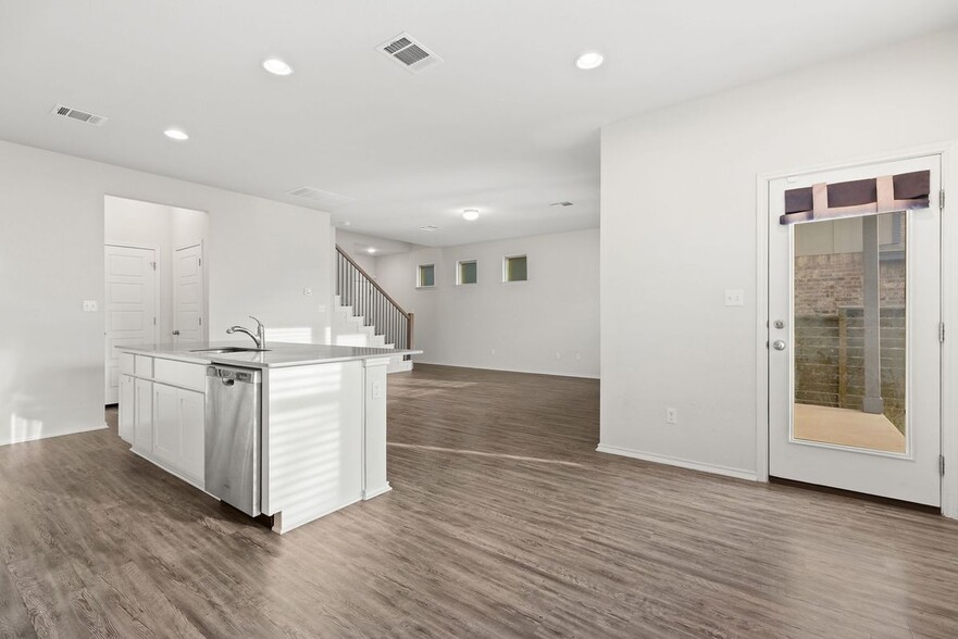 Building Photo - 3651 Sandy Brook Dr