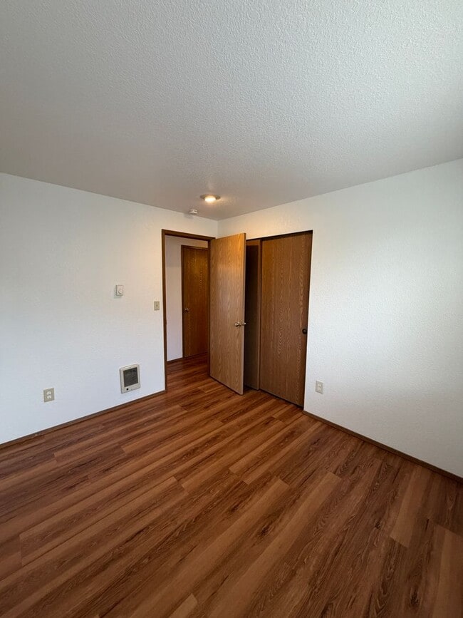 Building Photo - 1474 Diamond Rd SE