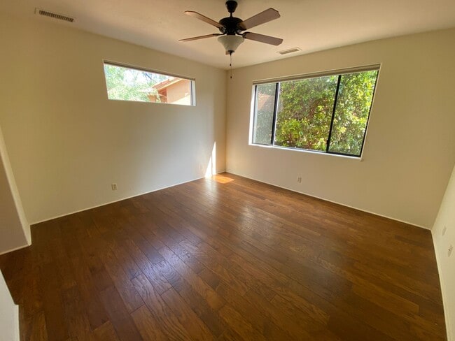 Building Photo - HOUSE - VILLAGE OF OAK CREEK