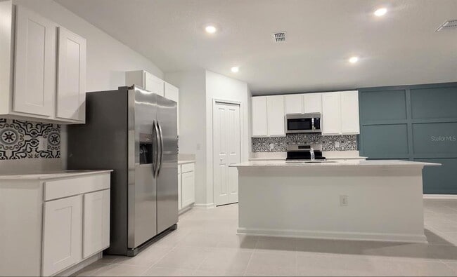 Building Photo - 5130 Magnolia Palm Dr