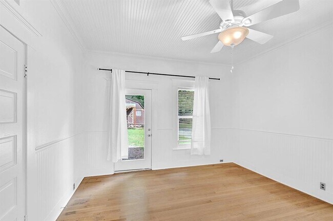 Building Photo - 608 W Hopkins St