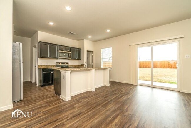 Building Photo - 527 London Dr