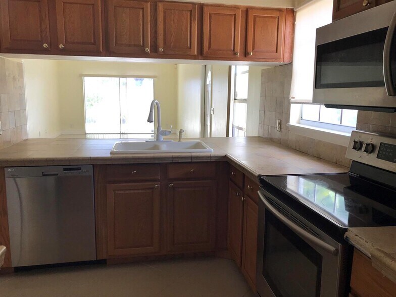 Building Photo - 1534 Royal Forest Ct