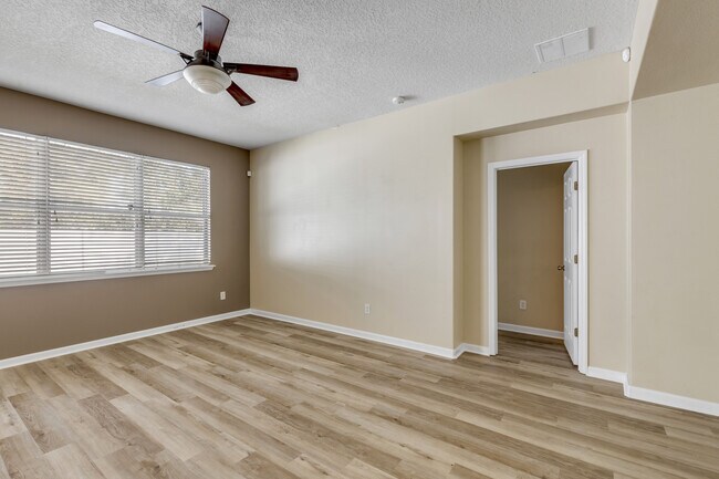Building Photo - 627 Aeolian Dr