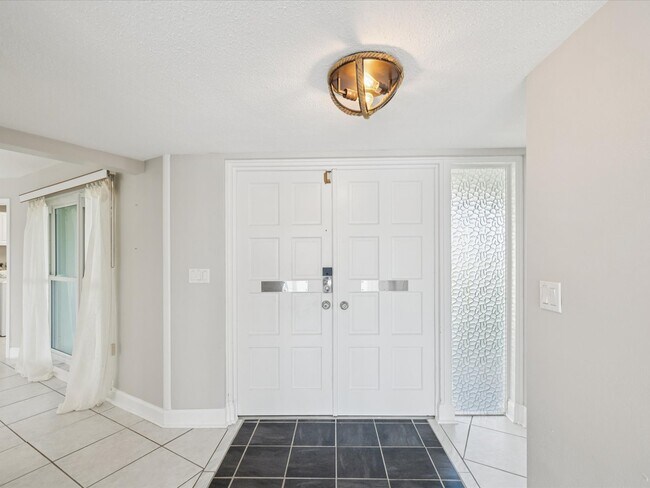 Building Photo - 441 Palm Island NE