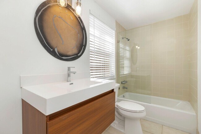 Building Photo - 3020 Vincent Rd