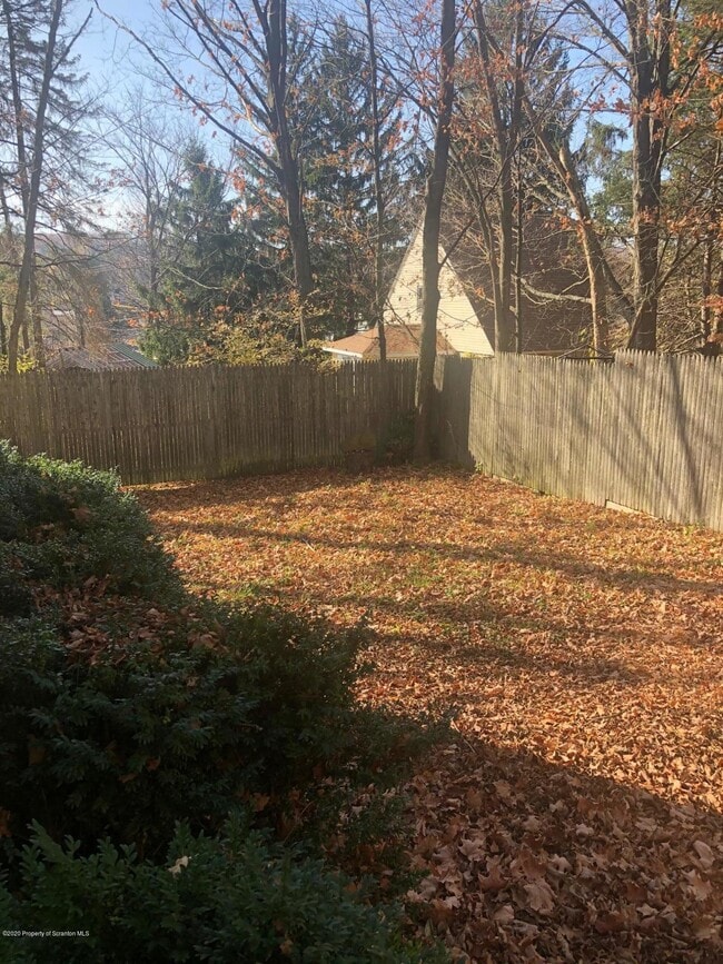 Building Photo - 504 School St