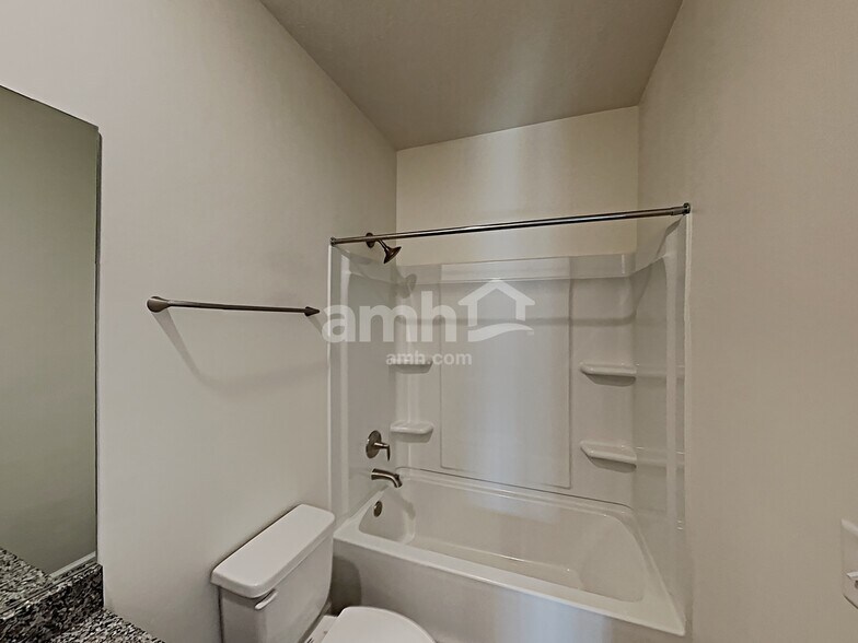 Building Photo - 2992 E S Village Dr