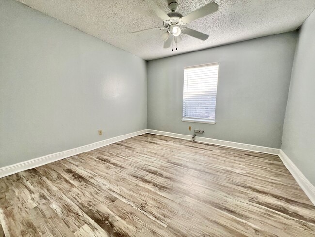 Building Photo - 4021 Avenue Q 1/2