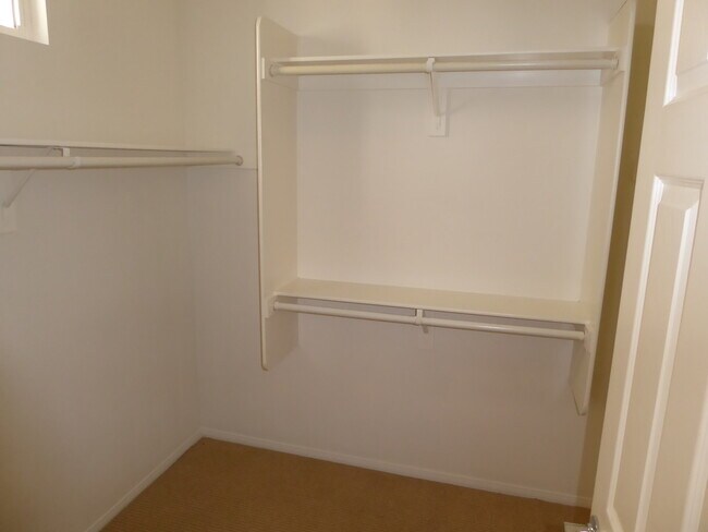 Building Photo - Creekside 3 Bedroom Rental Home in Valencia!