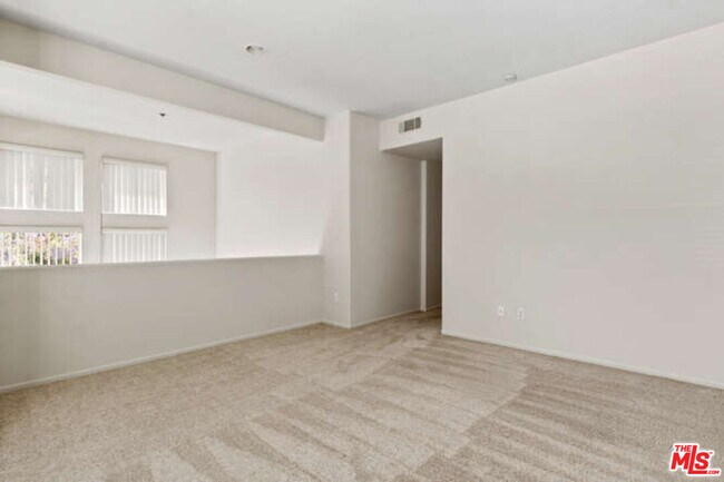 Building Photo - 10790 Rose Ave