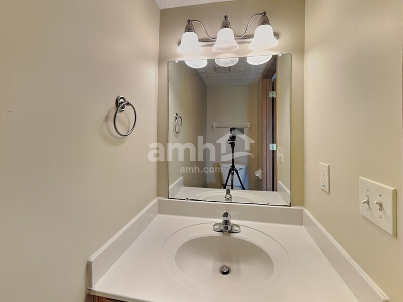 Building Photo - 4284 Promenade Ave