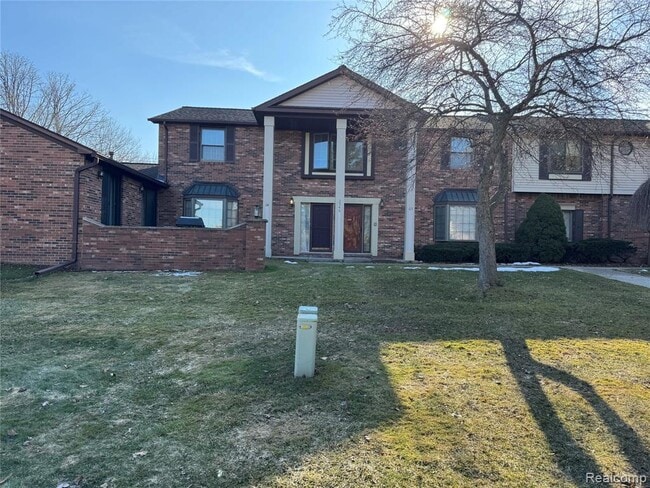 Building Photo - 2346 London Bridge Dr