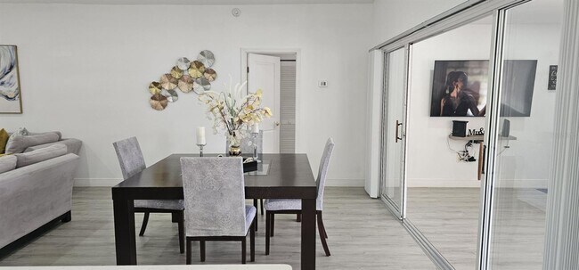 Building Photo - COMPLETELY FURNISHED 3 bed /2 bath  - 55+ ...