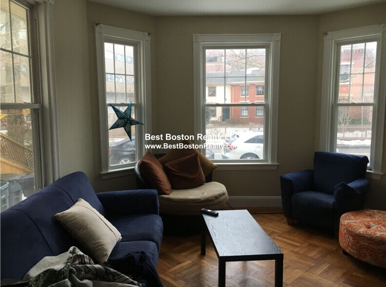 Building Photo - 17 Putnam Ave