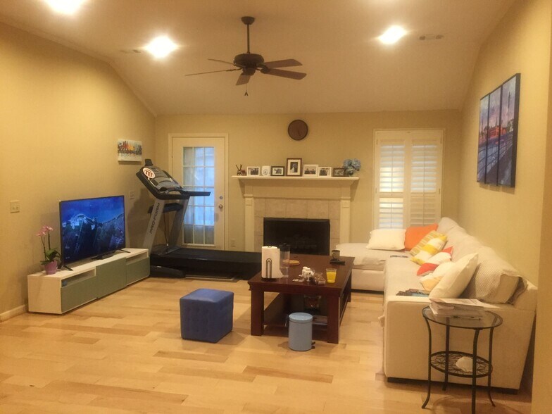 Building Photo - 2022 Cross Cir