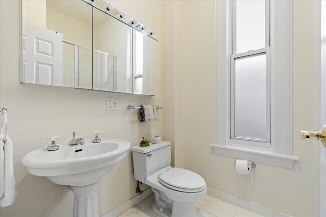 Building Photo - 1633 N North Park Avenue