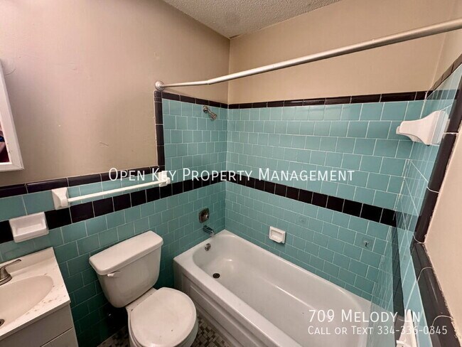 Building Photo - 709 Melody Ln