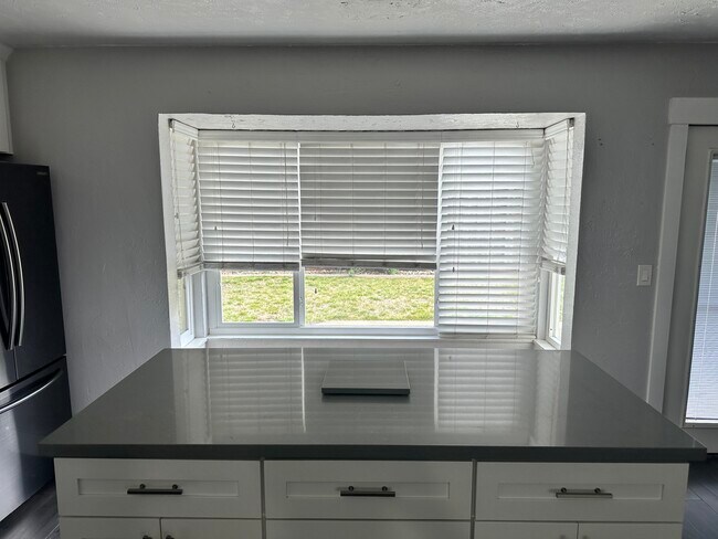 Kitchen window - 4864 Chablis Ct