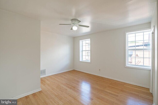 Building Photo - 622 S 12th St