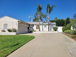 Building Photo - Charming 3 Bedroom Home Available in Oakmo...