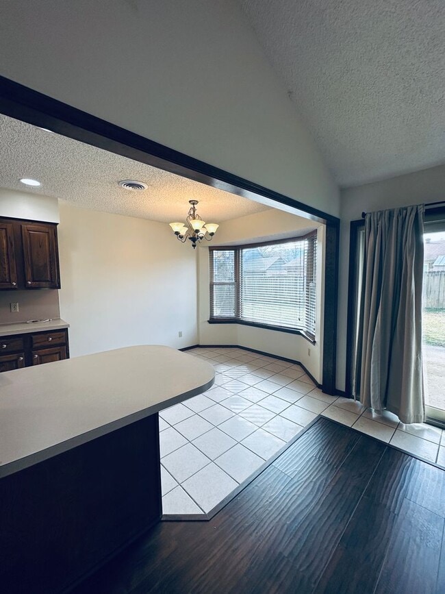 Building Photo - 3406 Erin Oaks St