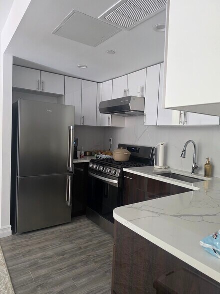 Building Photo - 6518 Austin St