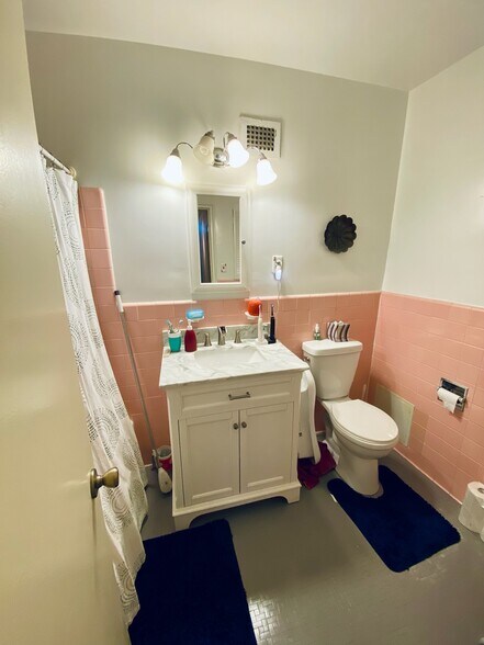 Bathroom - 4301 Massachusetts Ave NW