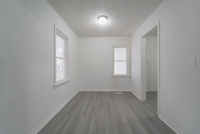 Building Photo - 2113 NE 17th St