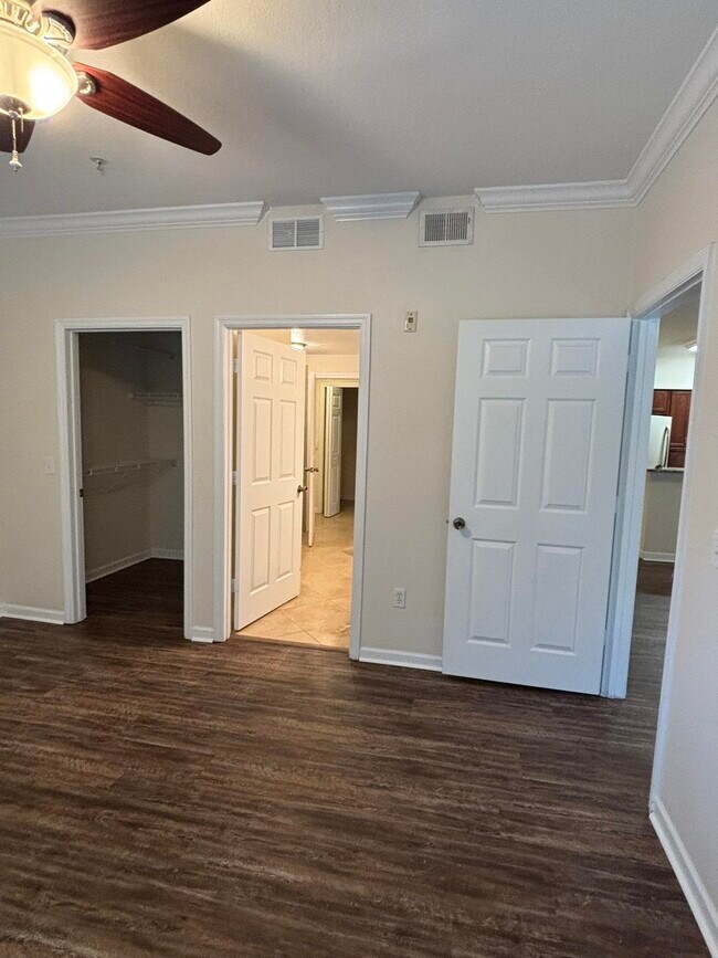 Building Photo - 2801 Chancellorsville Dr