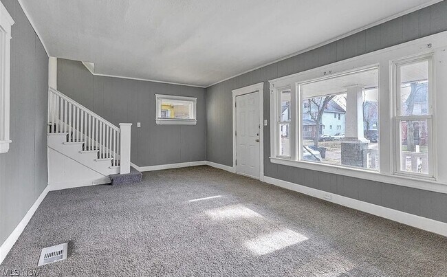 Building Photo - Newly Remodeled Home Available Now!