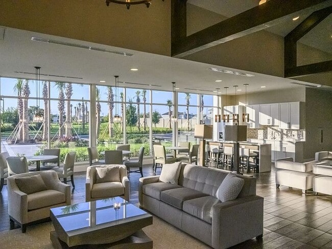 Building Photo - Winter Park  home in a Gated Community