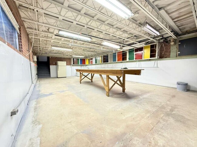 Building Photo - FOR RENT – FULLY REMODELED 4 BEDROOM | 2 BATH HOME!