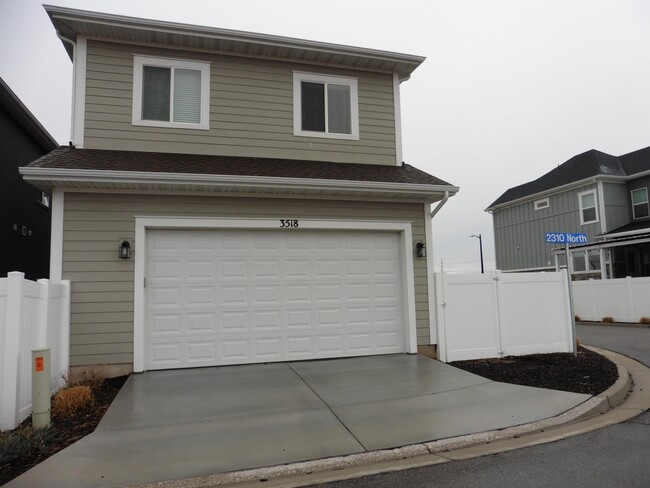 Building Photo - 3518 W Waterbury Dr