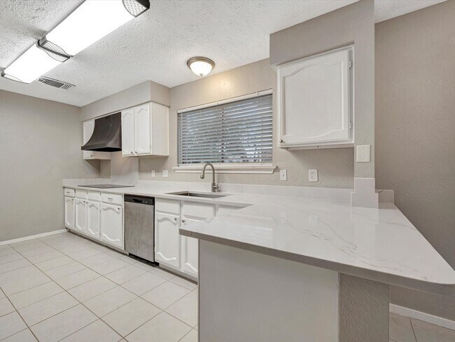 Building Photo - 2312 Meade Ct