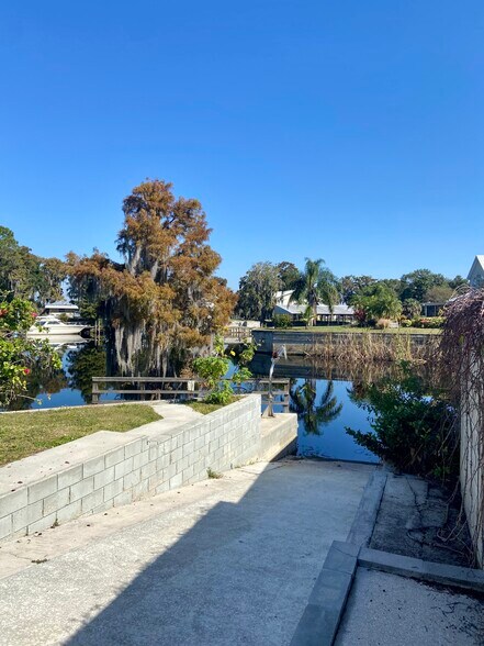 Building Photo - 160 N Lakeview Dr