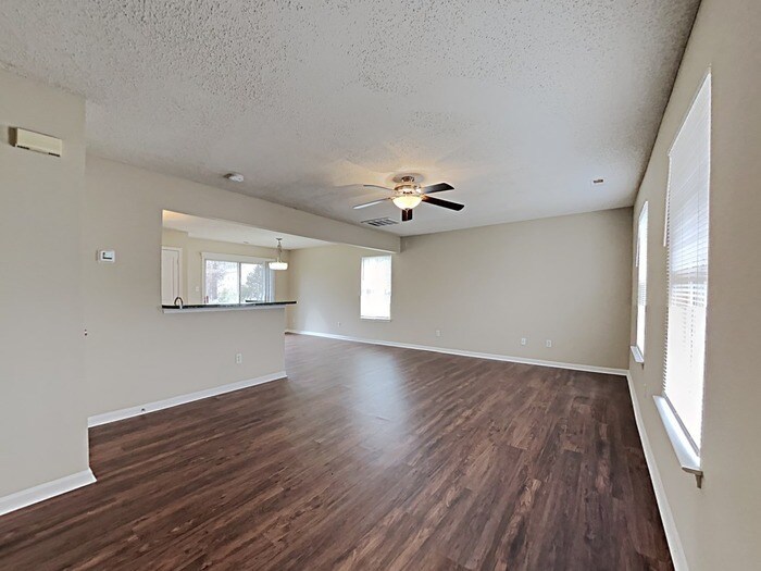 Building Photo - 11322 Northwoods Forest Dr