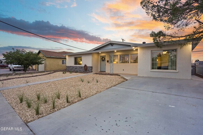 Building Photo - 7904 Parkland Dr