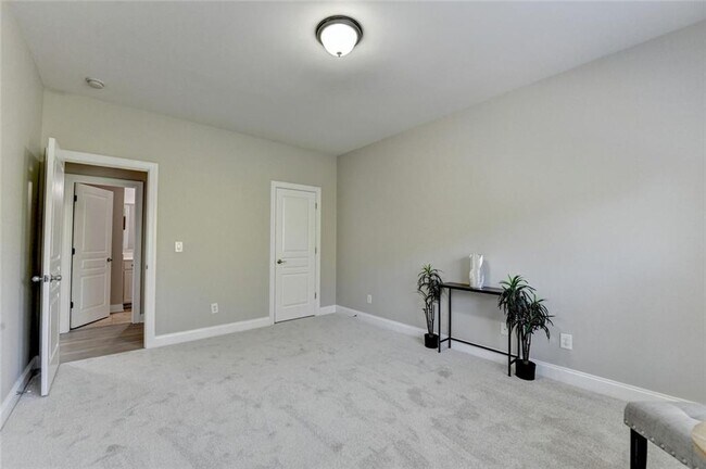 Building Photo - 4805 Shelbourne Dr
