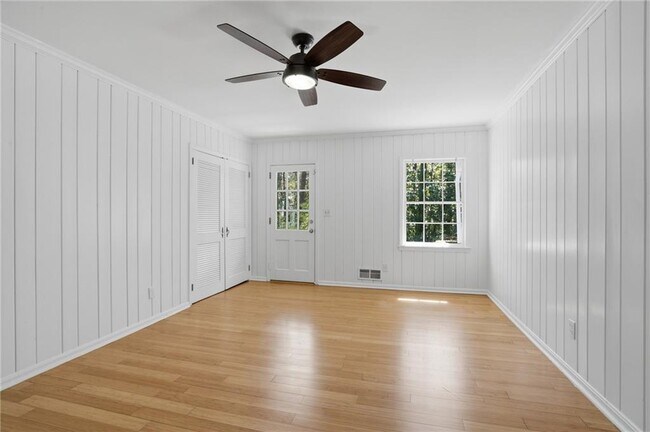 Building Photo - 1190 W Paces Ferry Rd NW