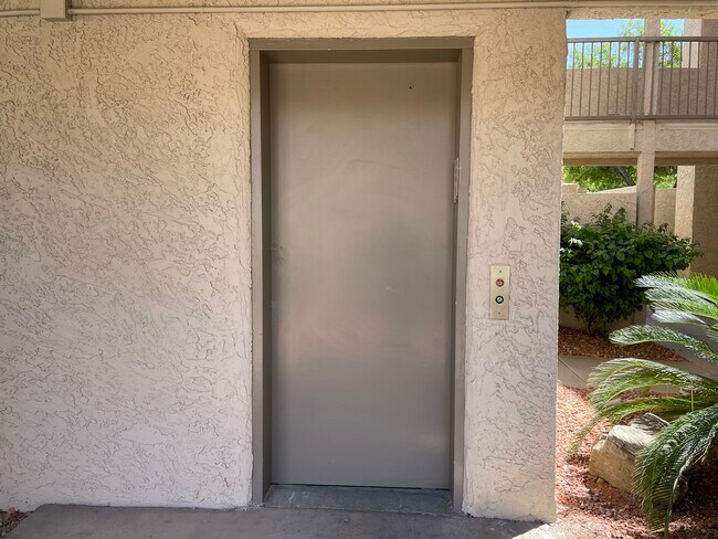 Building Photo - 7474 E Earll Dr