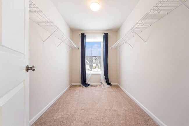 Building Photo - Luxurious Living Lewis Style: A Spacious 5-Bedroom Home with Modern Elegance