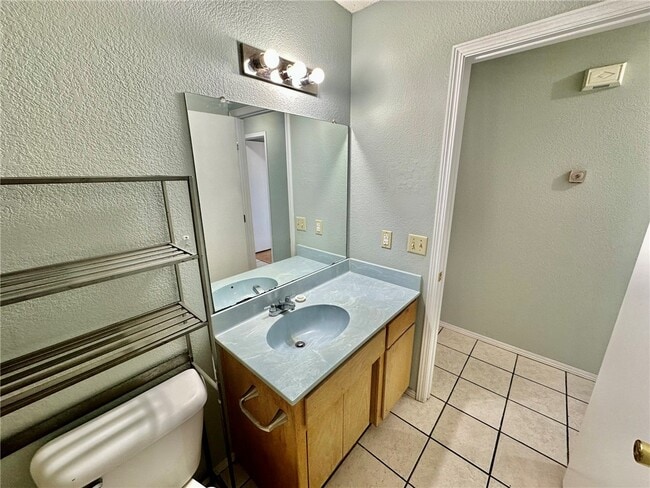 Building Photo - 639 E Hwy 264