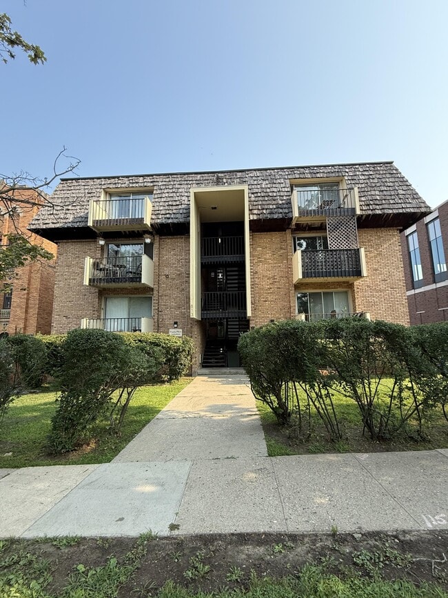 Primary Photo - 813 E Kingsley St