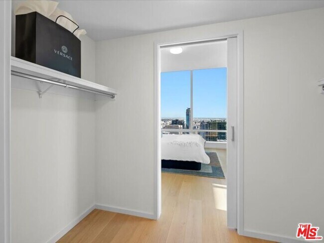 Building Photo - 877 Francisco St